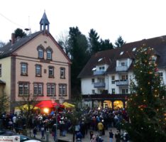 Gauangelloch stimmt sich beim Adventssingen auf Weihnachten ein