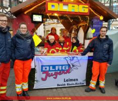 DLRG-Jugend auf dem Weihnachtsmarkt