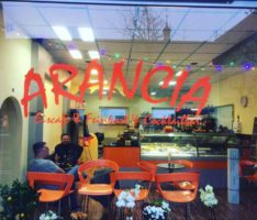Gastronomie im Sandhäuser Zentrum: Bar Etna geschlossen, Arancia kommt