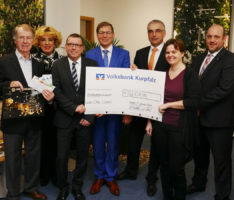 Lions Club Weihnachtskalender: </br>Hauptgewinn von 2.017 € übergeben