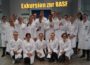 Experimentieren im Oberstufenlabor der BASF