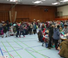 Ruhiger Schlümpfe-Flohmarkt – Grippewelle hielt viele vom Besuch ab