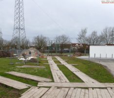 110 KV Strommasten werden getauscht – Absicherungsgerüst an der B3