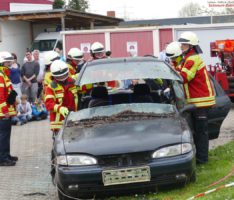 Limousine zu Cabriolet in fünf Minuten: Schauvorführung der Feuerwehr