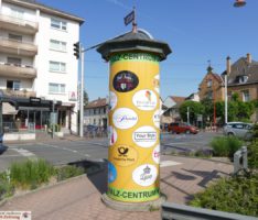 Schandfleck beseitigt: KCL-Litfaßsäule erstrahlt im neuen Glanz