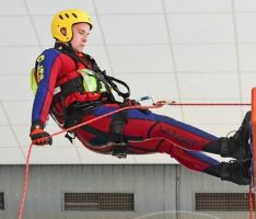 Rettungsschwimmer: DLRG-Training im Leimener Hallenbad