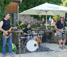 Klasse Open Air Party mit Uwe Janssen und Band im Landgut Lingental