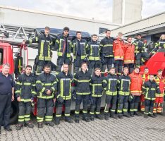 Prüfung bestanden: 21 neue freiwillige Wehrleute für die Feuerwehren der Region