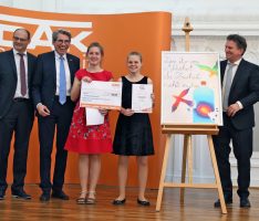 „Bunt statt blau“ – Realschule Leimen erreicht 3. Platz im Kunst-Wettbewerb
