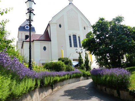 Herz-Jesu-Kirche: Wahl des Gemeindeteams – Innenrenovierung der Kirche 