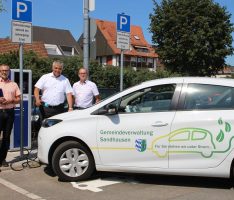 E-Mobilität in Sandhausen: </br>Neue Ladesäule am Rathausplatz