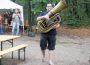 Barfuß im Regen, nass bis auf die Haut: Trotz Monsterregen beste Stimmung beim Waldfest