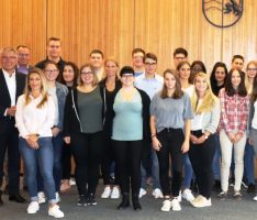 Landrat Stefan Dallinger begrüßt 35 neue Auszubildende in der Kreisverwaltung