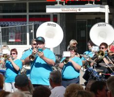 Zum Kerweauftakt in Dilje: </br>Der Umzug der Vereine in Bildern