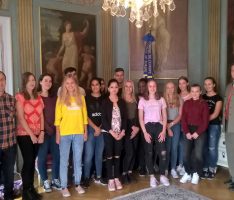 OB Hans Reinwald begrüßt die Sieger des Deutsch-Französischen Comic-Wettbewerbs