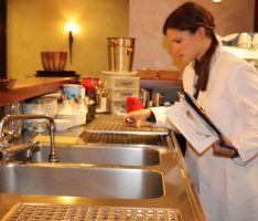 Reportage: Unterwegs mit einer Lebensmittel-Kontrolleurin des Rhein-Neckar-Kreises