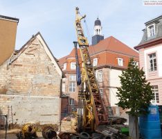 „Bohrturm“ in der Rathausstrasse: Keine Ölsuche sondern Baugrund-Absicherung