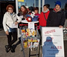 AWo Sandhausen sammelt Lebensmittel beim REWE