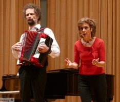 Mit Madeleine Sauveur im Parforceritt durch’s Beziehungsland – Von Pontius bis Pilates