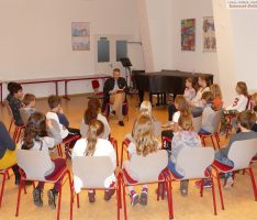 Oberbürgermeister Hans Reinwald als Vorleser an der Turmschule