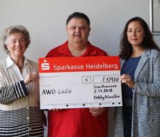 Helfen um zu helfen: Einsatz der Hobbykünstler/innen unterstützt AWO-Lädle