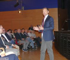 Wild-Halle proppenvoll bei FDP-Chef Lindner – Leimens OB Reinwald war auch da