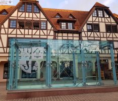 Tiefgarageneingang auf dem Georgi-Marktplatz: Jetzt sogar mit Stadtwappen