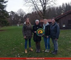 Spendenübergabe der Bastelfrauen bei den Waldpiraten