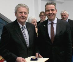 Walter Müller erhält Stadtmedaille in Gold – 40 Jahre im Vorstand der Sozialstation
