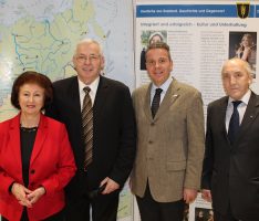 Ausstellung „Deutsche aus Russland: Geschichte und Gegenwart“ im neuen Rathaus eröffnet