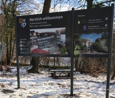 Konni begrüßt Leimens Besucher – Neue Ortseingangstafeln stehen