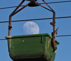 Kurz erklärt: Der Mondstaub-Zement ist für Feenhäuser und Luftschlösser