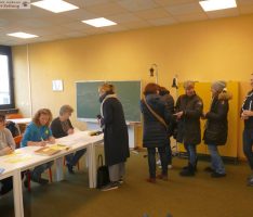 Tischverkauf für Flohmarkt Schlümpfe erfolgreich – Nächster Termin 17. März