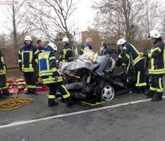 Frontalkollision auf B3 – 2 Schwerverletzte – Polizeimeldung mit Unfallhergang