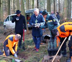 Klimawandel: Landrat Dallinger pflanzte unempfindliche Baumarten in Gauangelloch
