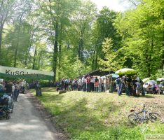 Die Hirschgrundhütte wurde zur Pilgerstätte – Tolle 1. Mai-Veranstaltung mitten im Wald