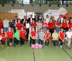 Mädchenfußball AG der Realschule Leimen zum „AOK Treff FußballGirls“ aufgewertet