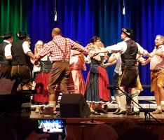 Der Sandhäuser Tag der Gipfelstürmer – </br>Liederkranz mit fetzigem Alpenrockkonzert