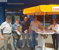 CDU-Wahlkampf vor dem Mix-Markt Leimen