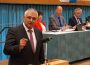 Kreistagssitzung in Sandhausen: Launige Begrüßung durch Bürgermeister Georg Kletti