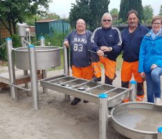 Nußlocher Spielplatz Hühnerhof: </br>Neue Matschspielgerät in Betrieb genommen