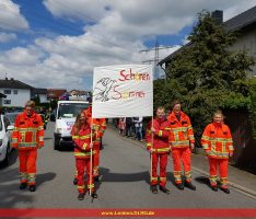 DLRG-Jugend beim Leimener Sommertagsumzug
