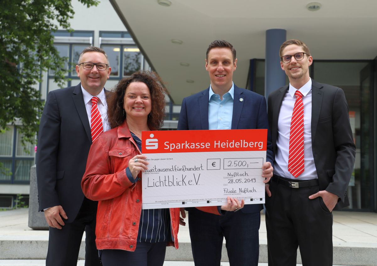 Sparkasse Heidelberg spendet 2.500 Euro an Lichtblick e.V. in Nußloch für Tafelladen