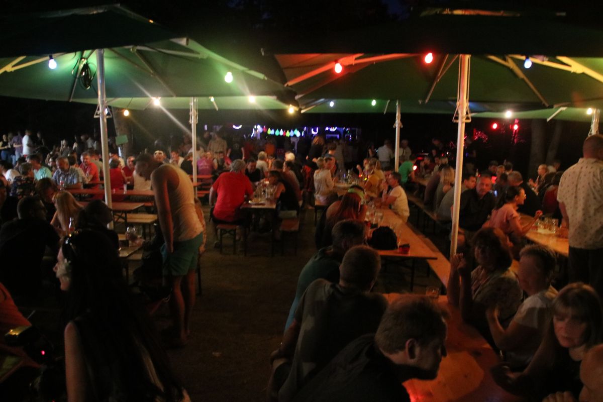 Waldfest mit Glowparty in Sandhausen - Die perfekte tropische Nacht beim Musikverein