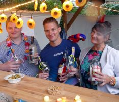 Karibische Nacht in Dilje: Leckere Cocktails, tolles Essen – nur der Regen war  zu kühl