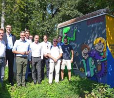 Graffiti-Kunst: Gauangellocher Evolutionsweg um „Evolutions-Trafohäuschen“ erweitert