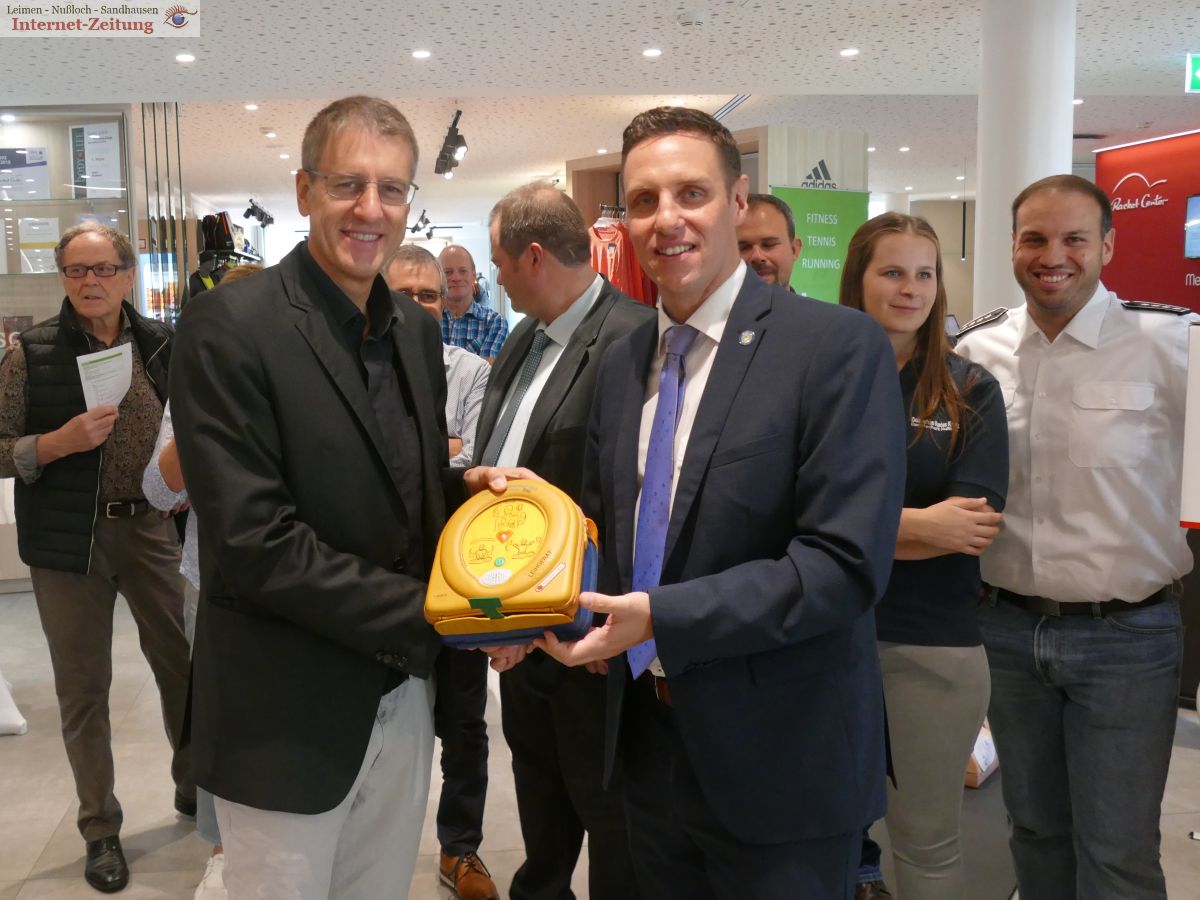 20 zusätzliche Defibrillatoren - Bürgermeister Förster dankt teilnehmenden Unternehmen