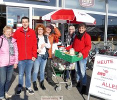AWo Lebensmittelsammlung vor Sandhäuser REWE – Danke für Ihre Spenden!