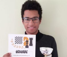 Schach: Philippe Simbikangwa gewinnt U18 Jugend-Bezirksmeisterschaft