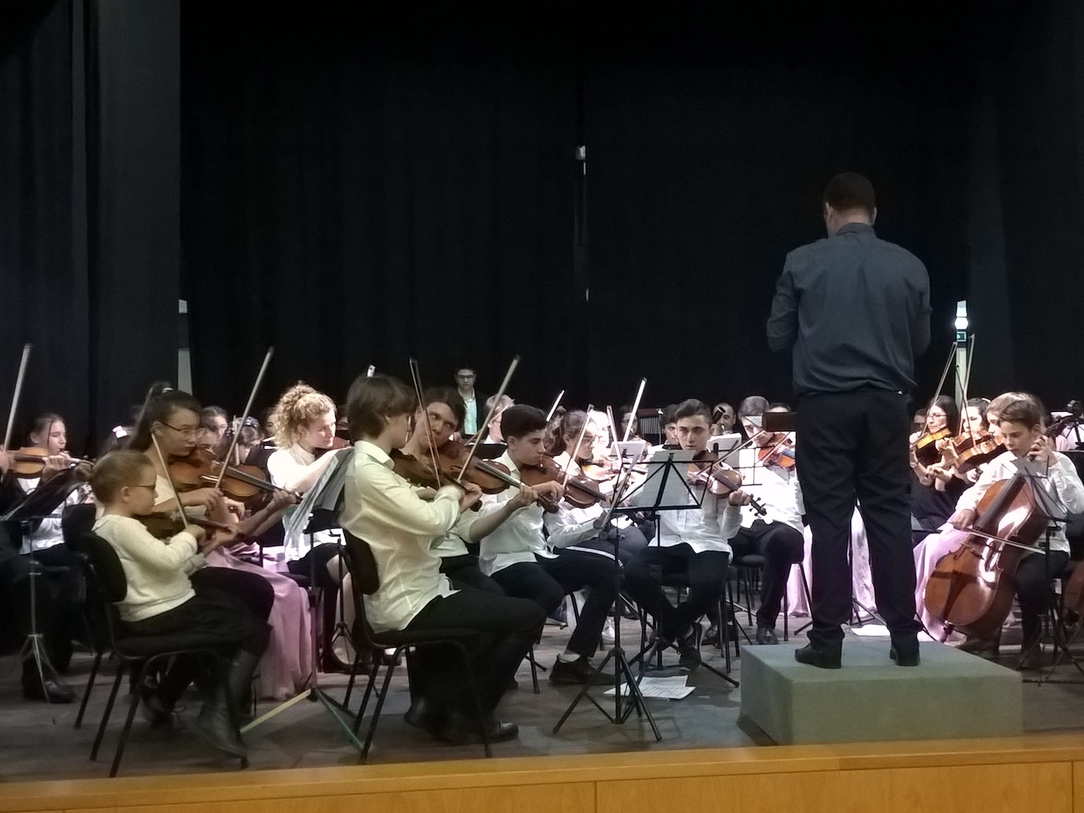 Musikschule Leimen begeistert in Mafra - Stehender Applaus bei gelungener Vorstellung